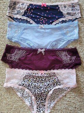 Victoria's Secret Hiphugger Culotte Panties Size Medium Vtg Lace Underwear NWOT